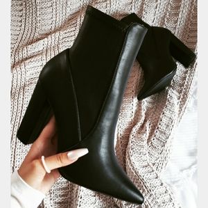 🆕️The New York// black faux leather boot